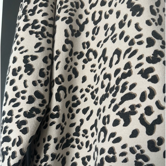 H&M Leopard Soft Crewneck - Size Medium - Picture 2 of 7